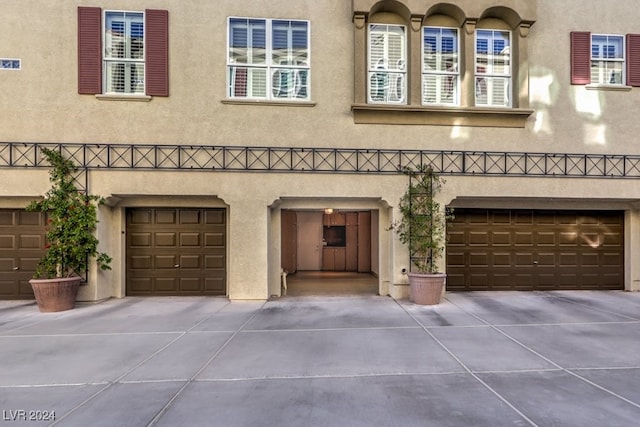 view of front of property featuring a garage