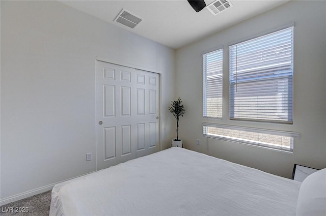 bedroom featuring carpet flooring, ceiling fan, and a closet