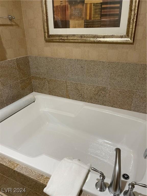 211 E Flamingo Rd Unit 614, Las Vegas, NV 89169 - view of full bathroom