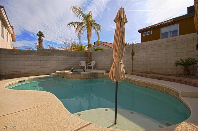 view of swimming pool