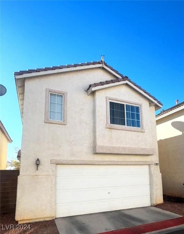 view of front property featuring a garage