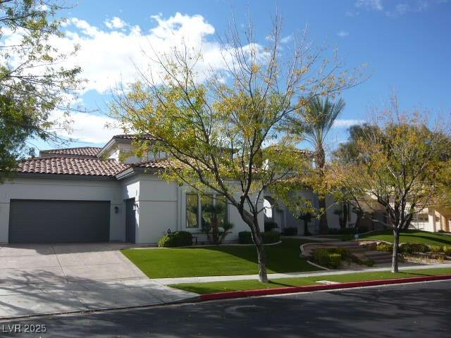 view of front of house featuring a front yard and a garage