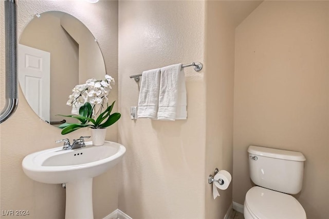 3605 Sapphire Sea Ct, North Las Vegas, NV 89031 - half bath featuring toilet