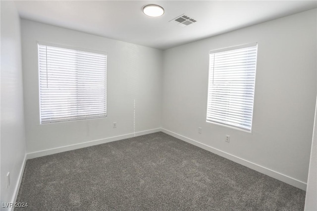 view of carpeted spare room