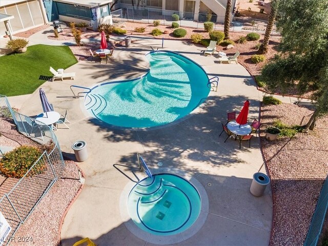 view of swimming pool featuring a patio