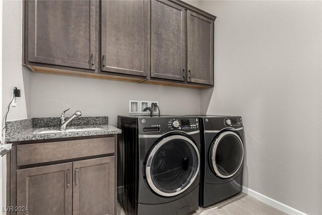 laundry area with sink, cabinets, and independent washer and dryer