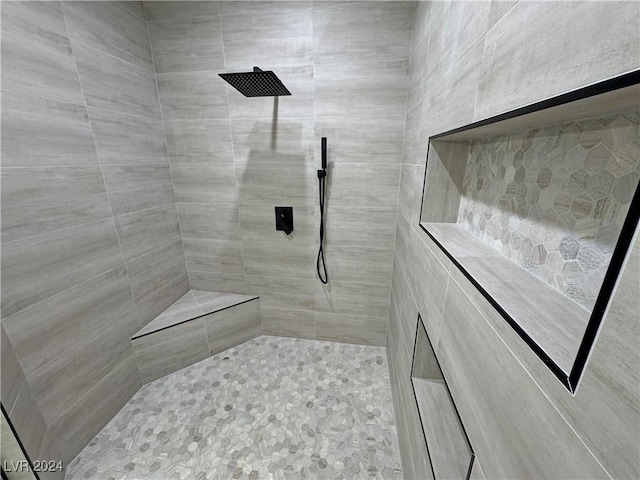 bathroom featuring a tile shower