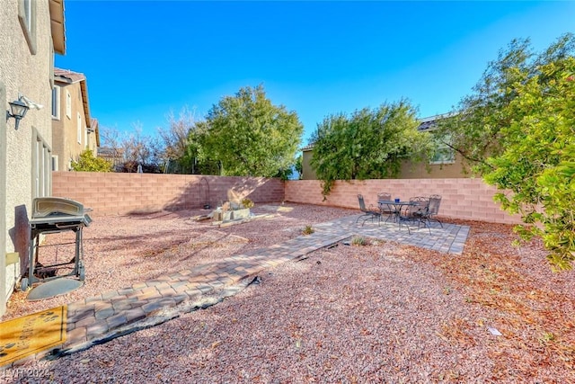 view of yard featuring a patio