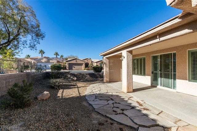 view of yard featuring a patio