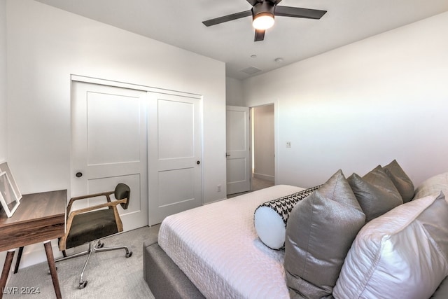 bedroom featuring carpet flooring, ceiling fan, and a closet