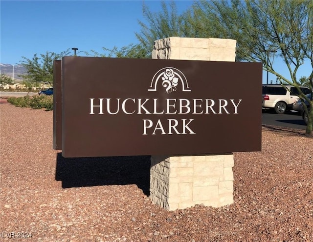 view of community / neighborhood sign