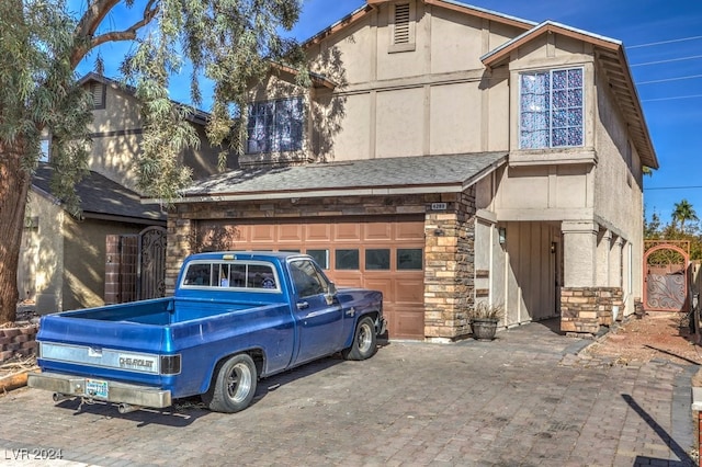 view of front facade featuring a garage