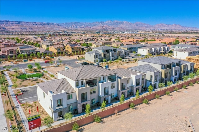 birds eye view of property featuring a mountain view