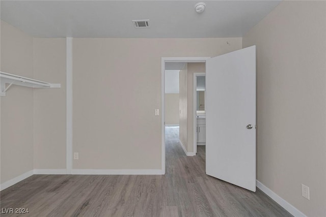 unfurnished room with light hardwood / wood-style floors