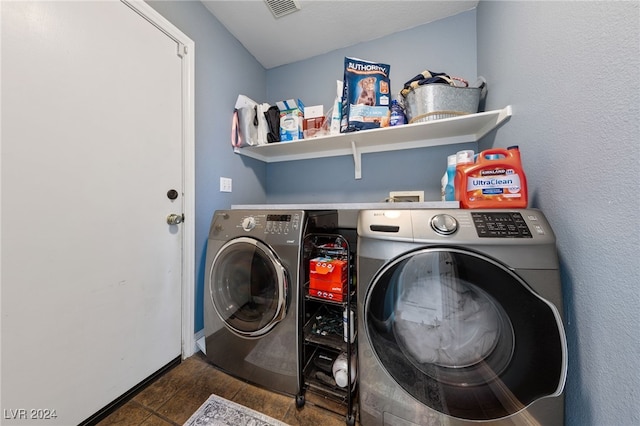 washroom featuring washing machine and clothes dryer