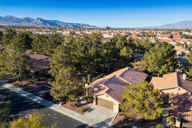 birds eye view of property featuring a mountain view