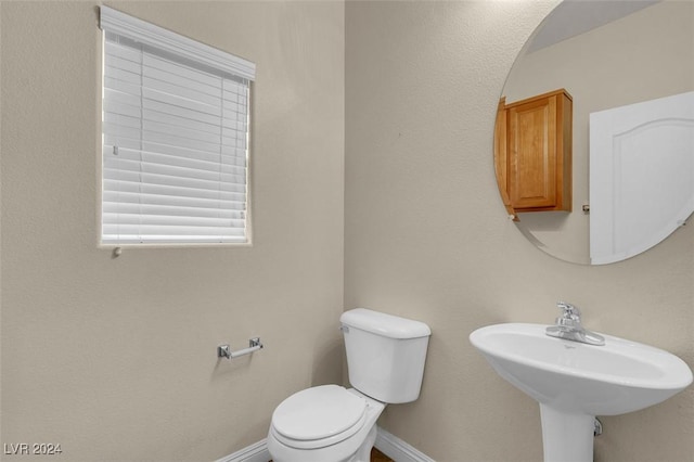 bathroom featuring toilet and sink