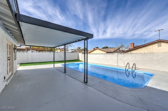 view of swimming pool featuring a patio