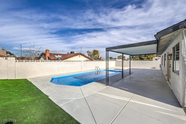 view of swimming pool featuring a patio