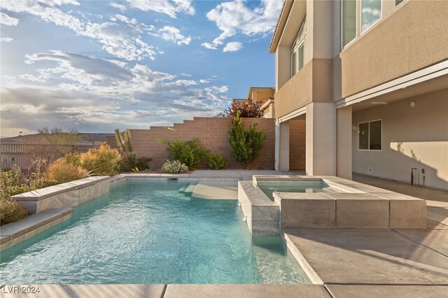 view of pool featuring an in ground hot tub, a patio area, and pool water feature