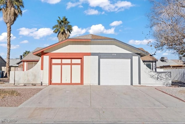 view of front facade featuring a garage