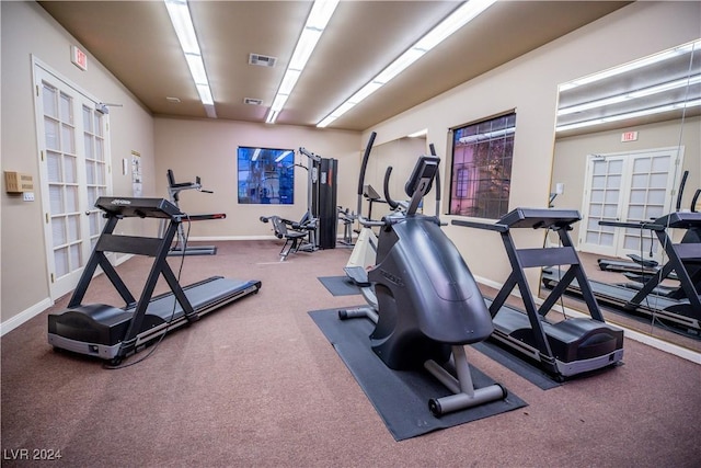 gym featuring carpet flooring, baseboards, and visible vents