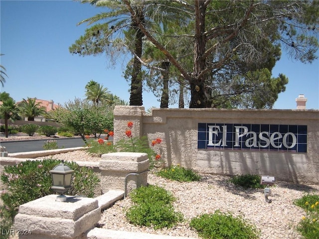 view of community / neighborhood sign