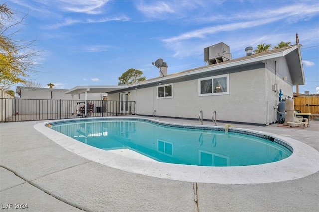 713 Antelope Way, Las Vegas, NV 89145 - view of swimming pool featuring a patio area