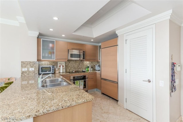 kitchen featuring stainless steel appliances, ornamental molding, sink, and kitchen peninsula