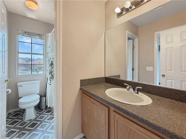 full bathroom with visible vents, a shower with shower curtain, vanity, and toilet