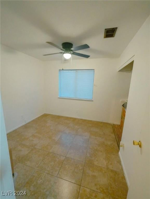 unfurnished room with ceiling fan