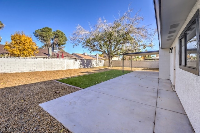 view of yard with a patio