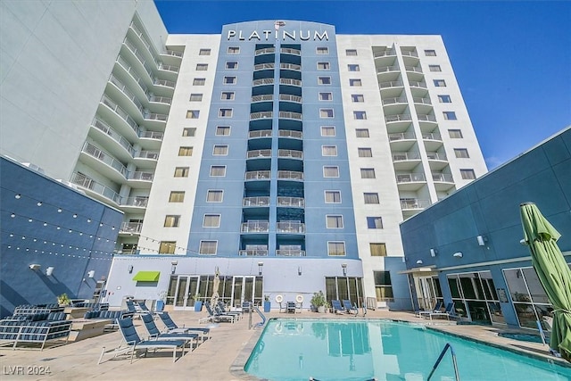 view of swimming pool featuring a patio