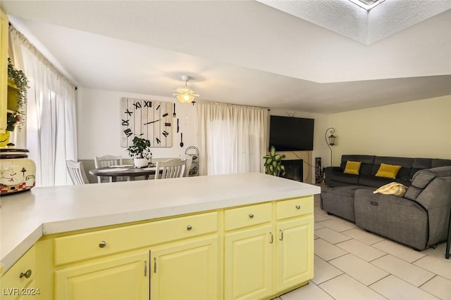 kitchen featuring kitchen peninsula, cream cabinets, and ceiling fan