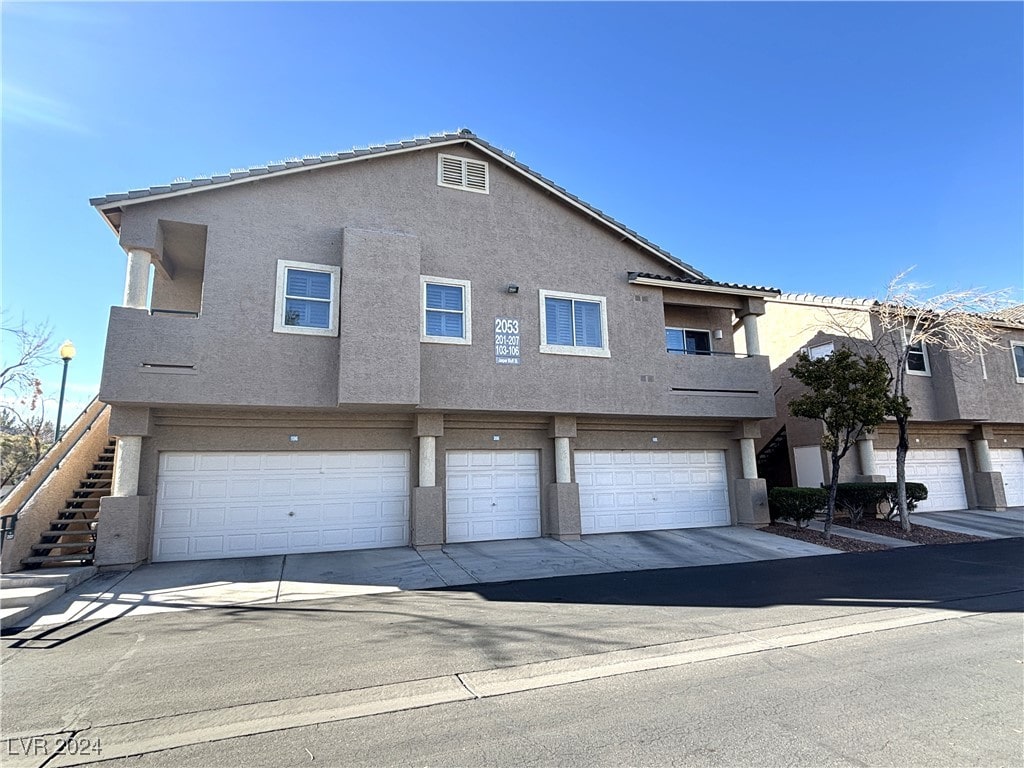 view of front of home with a garage