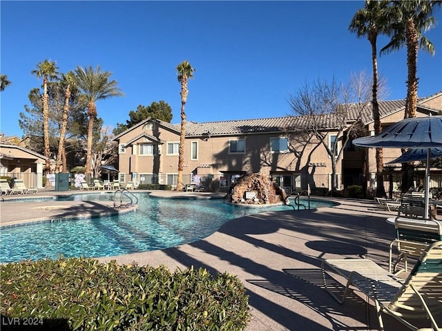 view of swimming pool featuring a patio