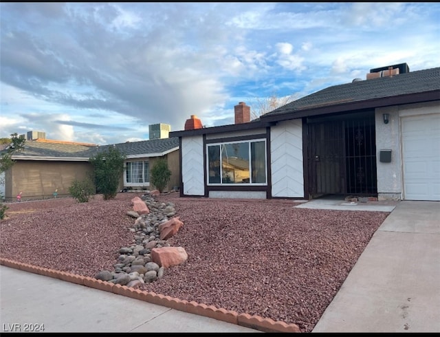 view of front of property featuring a garage