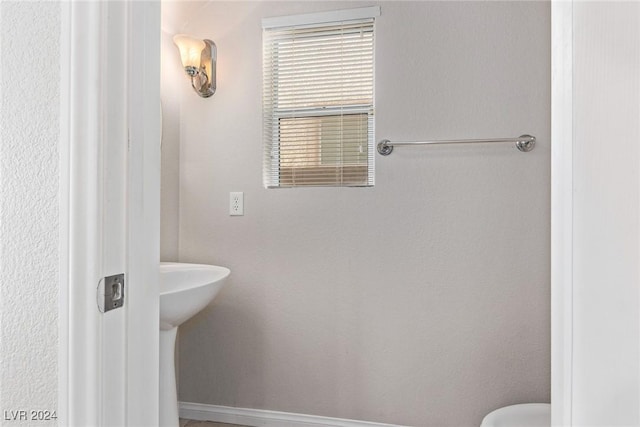 bathroom featuring sink