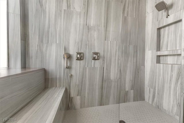 bathroom featuring tiled shower