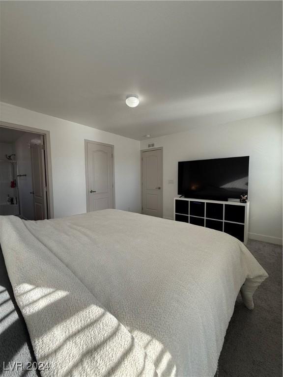 bedroom with carpet flooring