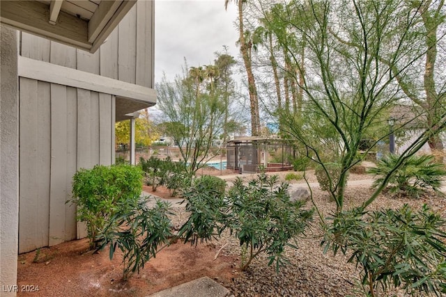 view of yard featuring a pool