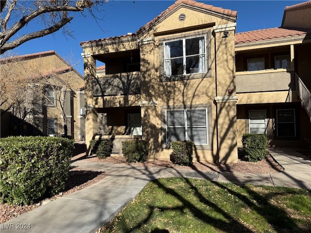 view of front of property with a balcony