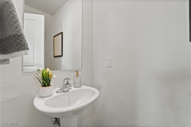 bathroom with sink