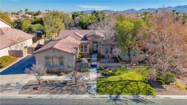 view of front of property featuring a mountain view