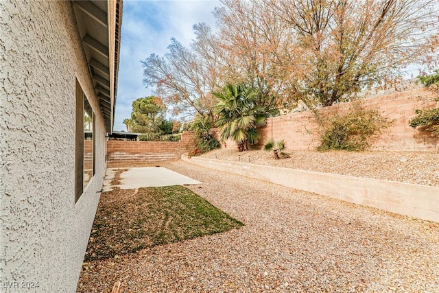 view of yard featuring a patio