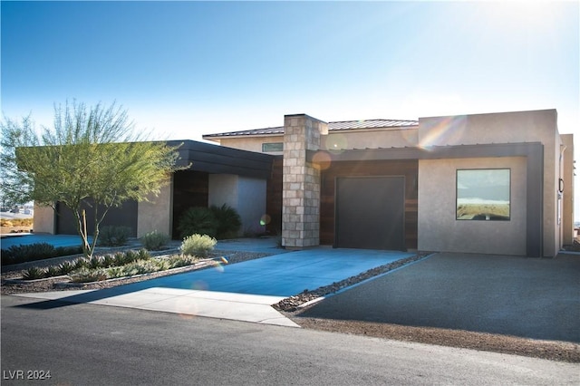 view of front facade with a garage