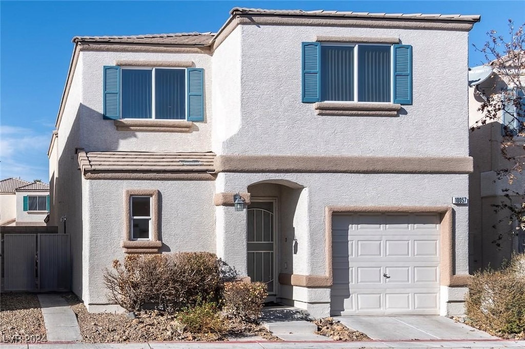 view of front property featuring a garage