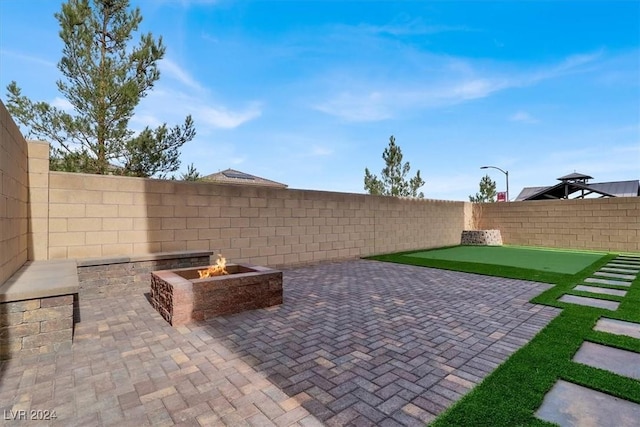 view of patio with an outdoor fire pit