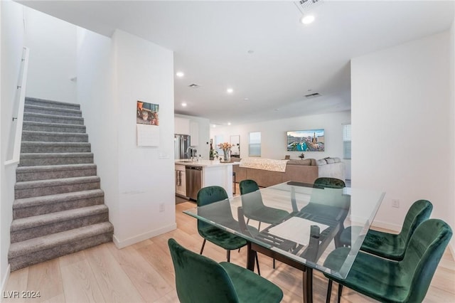 dining area with sink and light hardwood / wood-style flooring