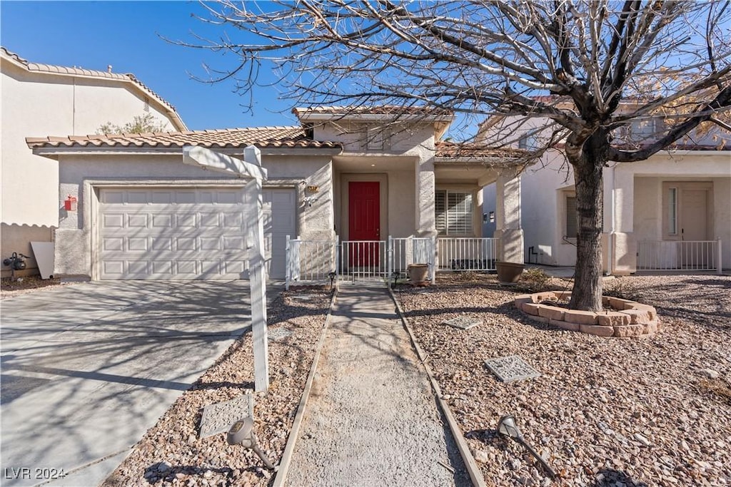 view of front facade with a garage